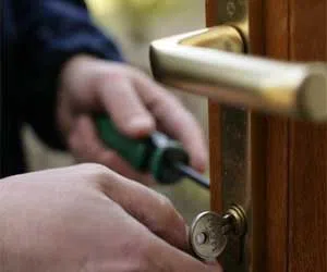Lock Safe Services Redford, MI 313-758-6119 - lock-change